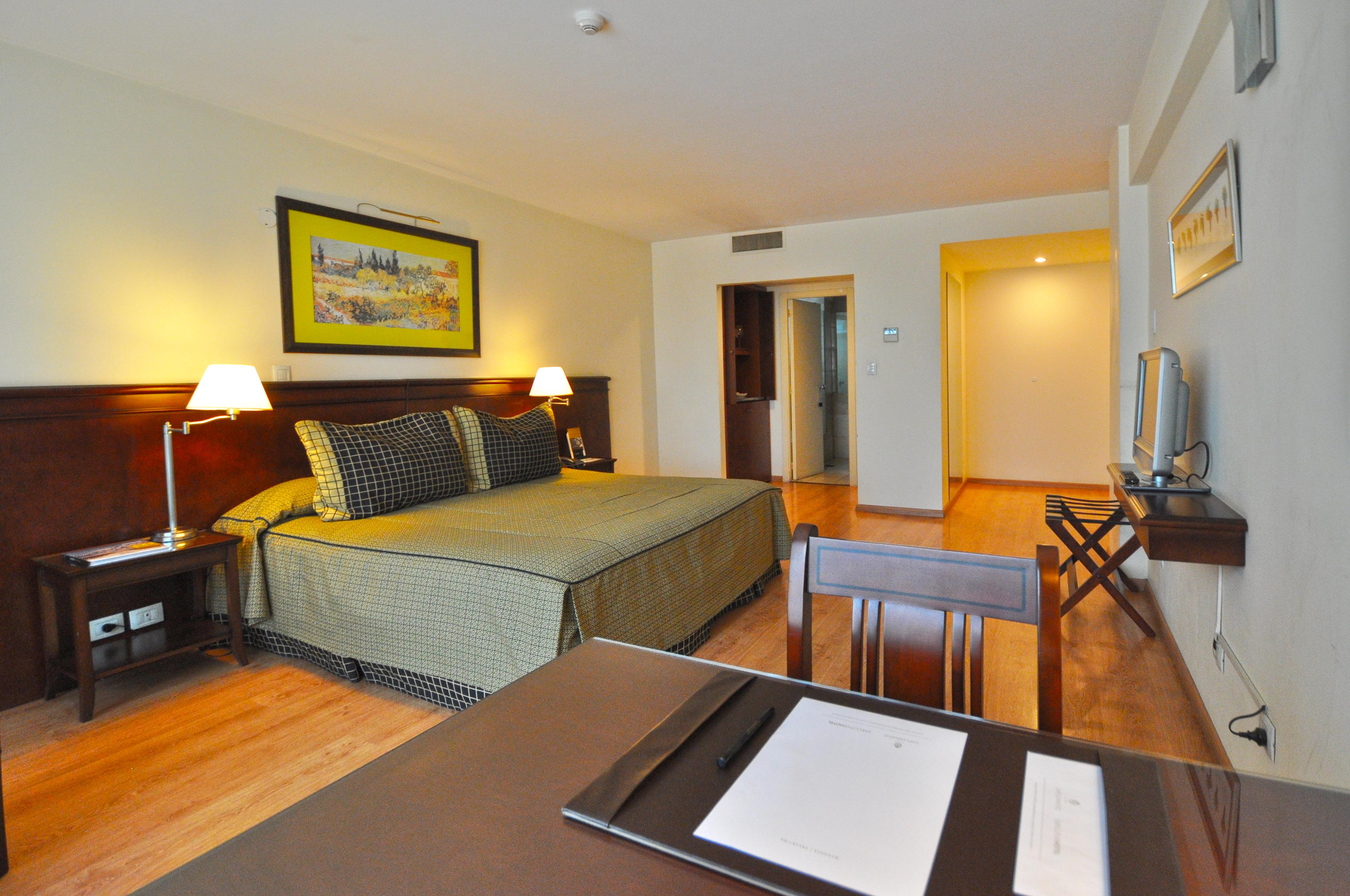 Amerian Executive Mendoza Hotel Exterior photo