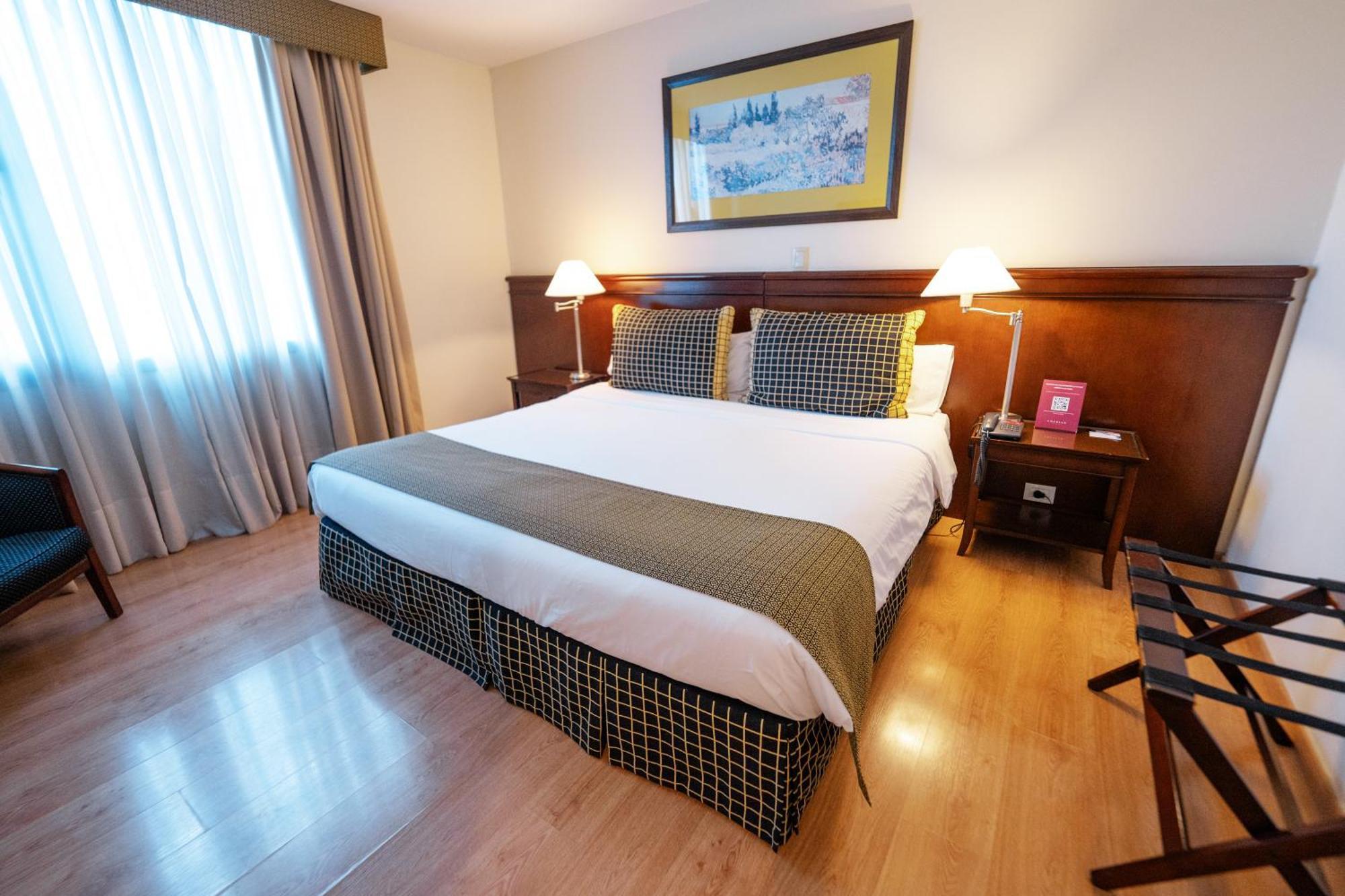 Amerian Executive Mendoza Hotel Exterior photo