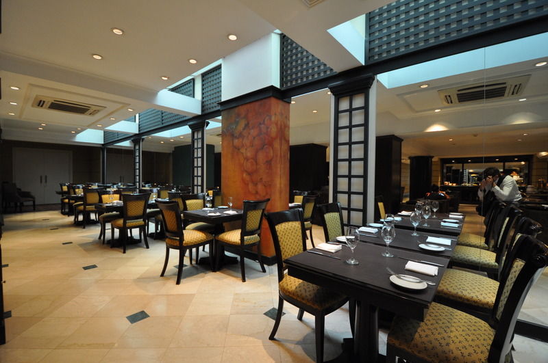 Amerian Executive Mendoza Hotel Exterior photo